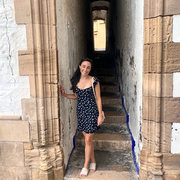 Meet your Posher, Rae - Picture 2 of 5